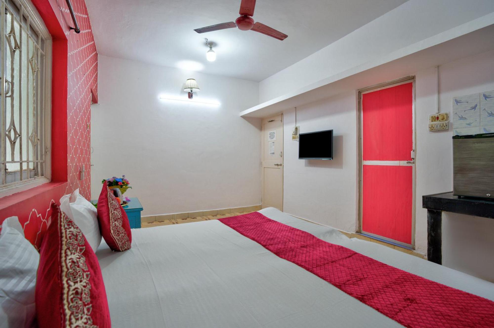 Oceanic Pearl Beach Guest House Calangute Bagian luar foto