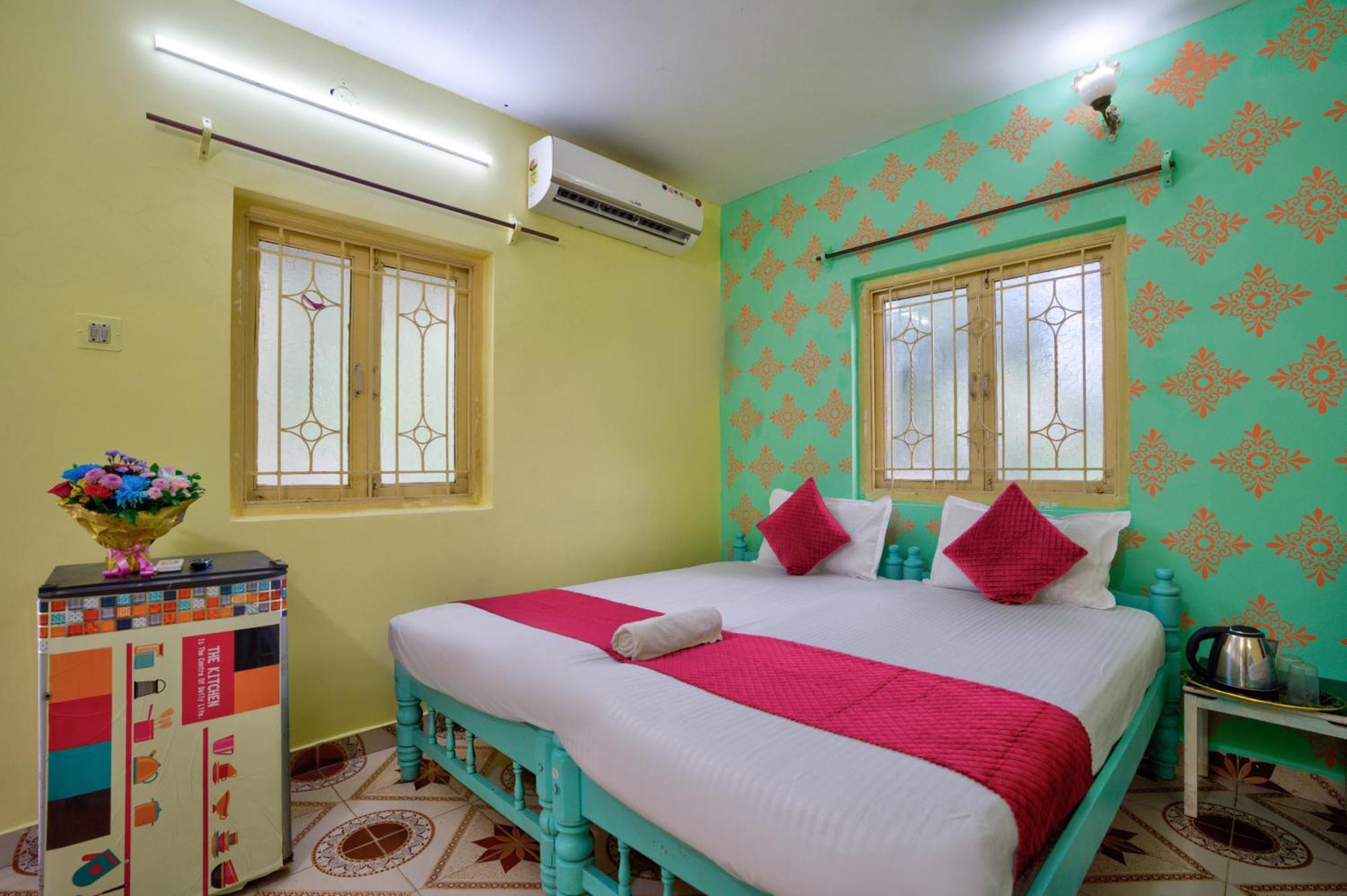 Oceanic Pearl Beach Guest House Calangute Bagian luar foto