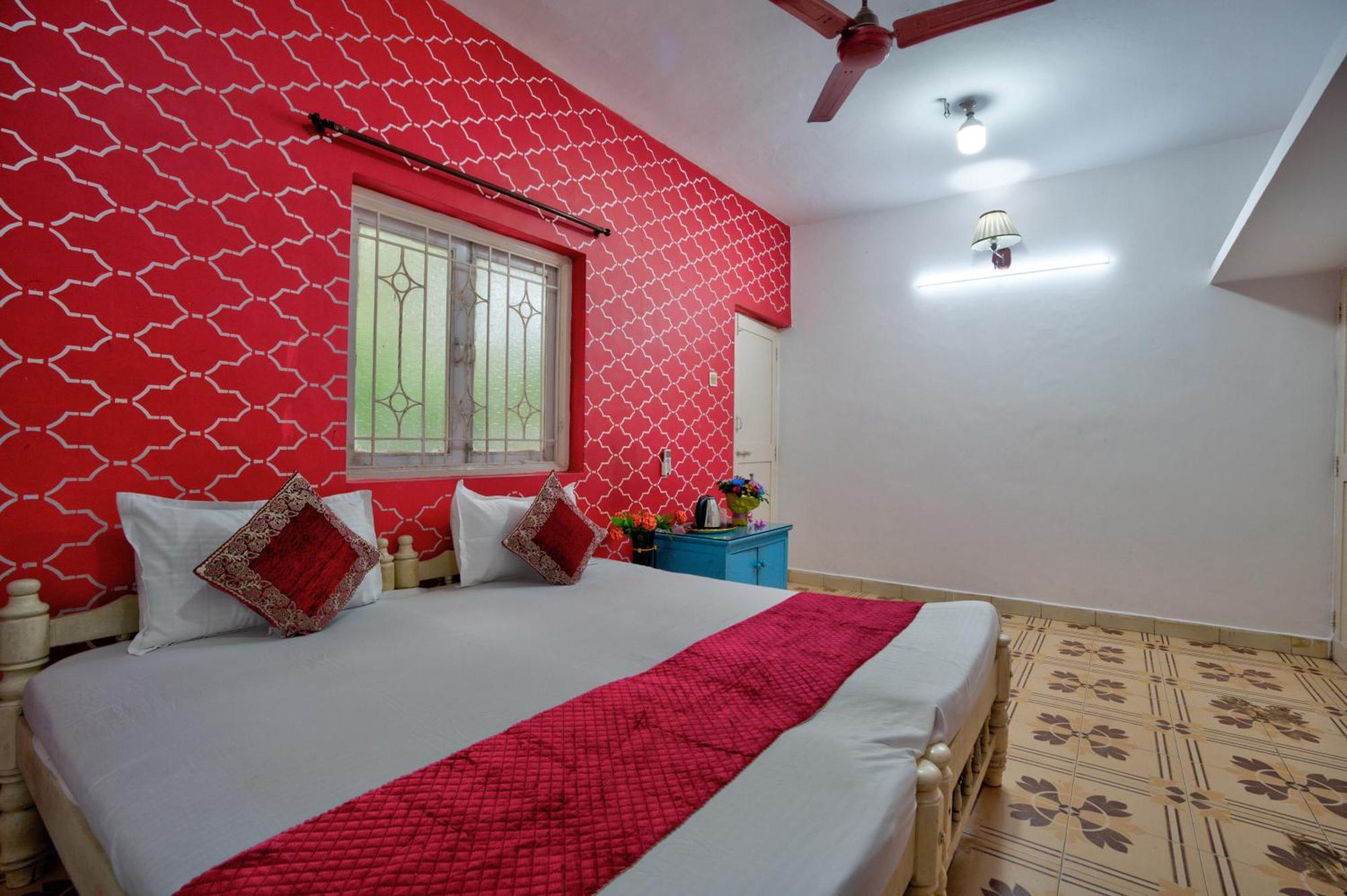 Oceanic Pearl Beach Guest House Calangute Bagian luar foto